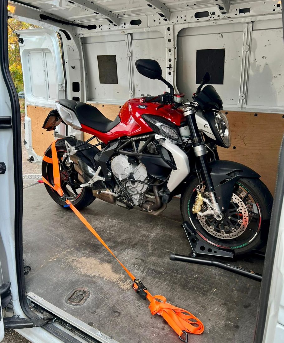 Transporter für Motorradtransport – Weber Autovermietung Rheinfelden Motorradtransport Rheinfelden Transporter mieten Weber Autovermietung Umzugswagen Kastenwagen